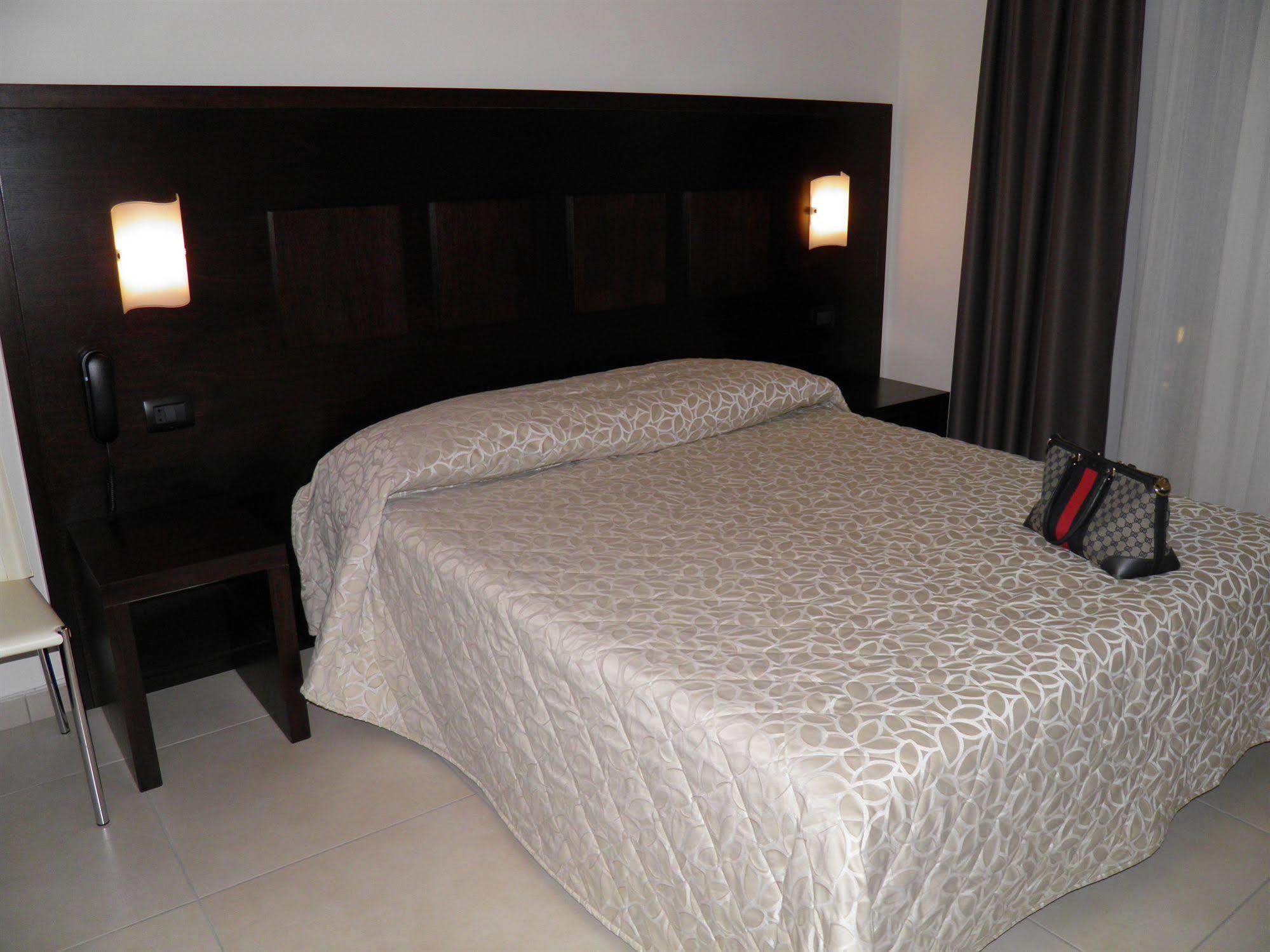 Hotel I Crespi Γκροσέτο Εξωτερικό φωτογραφία